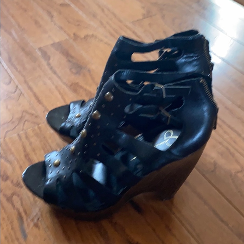 Shoes - Picture 2 of 3